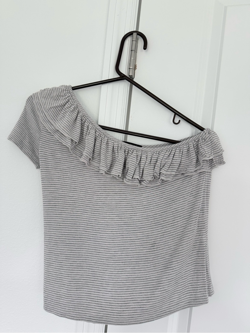 Romeo & Juliet Couture Gray Striped Off-Shoulder Ruffle Top